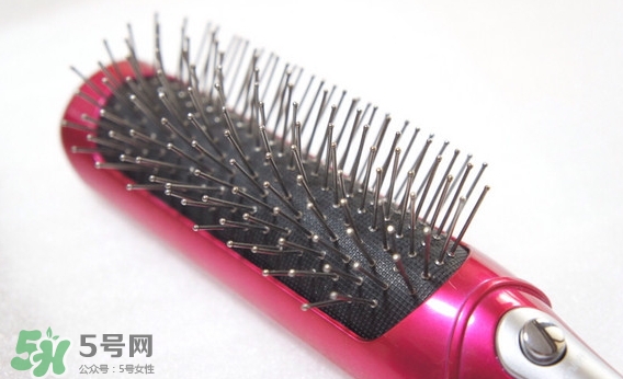 小泉成器音波電動(dòng)梳怎么用？小泉成器音波震動(dòng)梳子使用方法