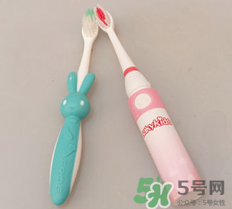 兒童電動(dòng)牙刷聲波的好還是旋轉(zhuǎn)的好？?jī)和妱?dòng)牙刷怎么選？