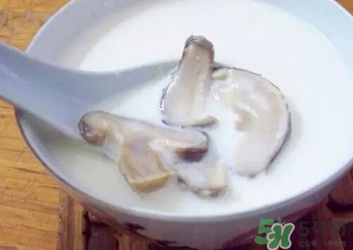 牛奶燉香菇可以治鼻炎嗎？牛奶燉香菇吃了有什么作用？