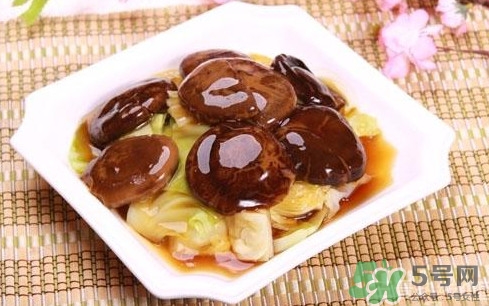 牛奶燉香菇可以治鼻炎嗎？牛奶燉香菇吃了有什么作用？