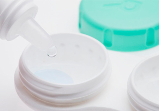 隱形眼鏡干了怎么辦？隱形眼鏡可以用礦泉水泡嗎