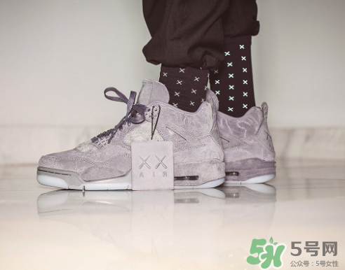 kaws與air jordan 4黑色版本親友限定款什么時候發(fā)售？