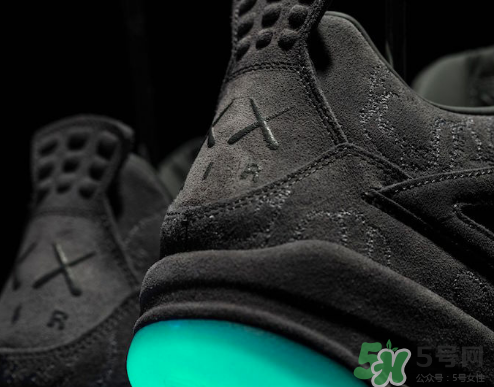 kaws與air jordan 4黑色版本親友限定款什么時候發(fā)售？