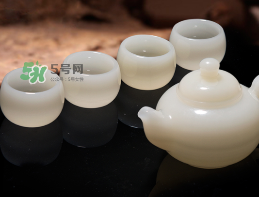 三伏天可以喝白酒嗎？三伏天喝白酒好還是啤酒？