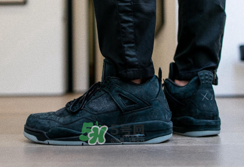 kaws與air jordan 4聯(lián)名黑色版本多少錢？aj4純黑限定發(fā)售價格
