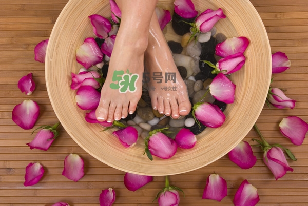 三伏天泡腳可以驅寒嗎？用什么泡腳可以驅寒？
