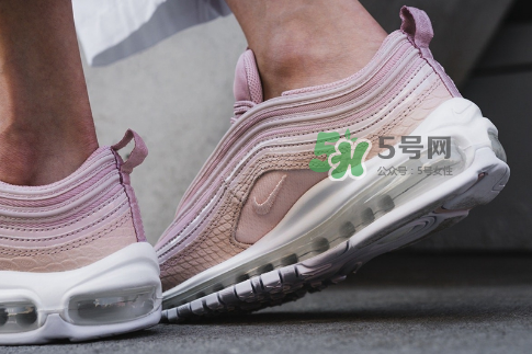 nike air max 97粉色蛇皮怎么樣_上腳效果好看嗎？