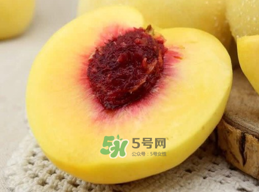 黃桃果肉是什么顏色？黃桃果肉為什么是紅的？