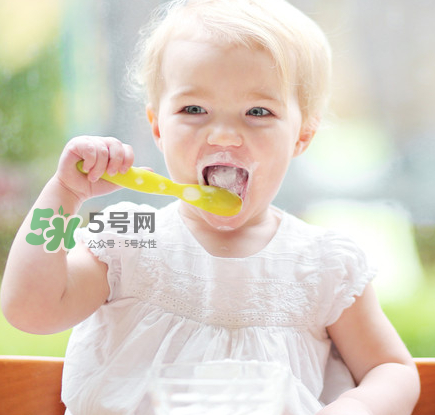 兒童多大可以吃鹽？?jī)和喳}的注意事項(xiàng)