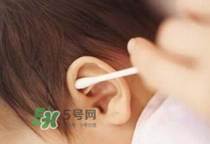 兒童耳屎成硬塊怎么辦？?jī)和撼捎矇K有危害嗎？