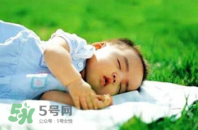 寶寶曬太陽對眼睛好嗎？寶寶曬太陽對眼睛的有影響嗎？