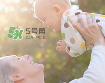寶寶曬太陽對眼睛好嗎？寶寶曬太陽對眼睛的有影響嗎？