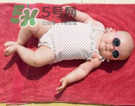 寶寶曬太陽對眼睛好嗎？寶寶曬太陽對眼睛的有影響嗎？