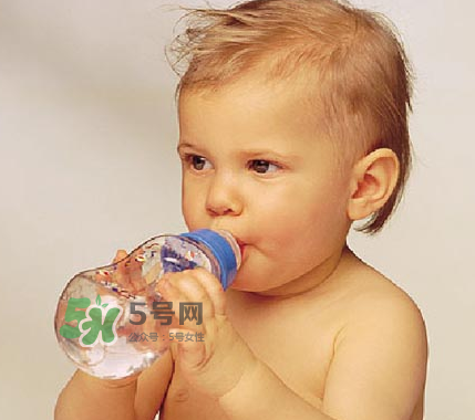 寶寶能喝蜂蜜水嗎？蜂蜜水寶寶能長期喝嗎？
