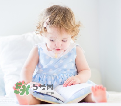 夏天寶寶頭上長紅疙瘩怎么回事？夏天寶寶頭上長東西怎么辦？