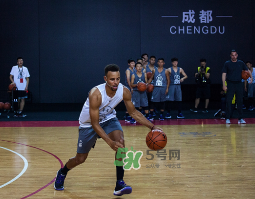2017庫里亞洲行成都站上腳穿的球鞋是什么型號？