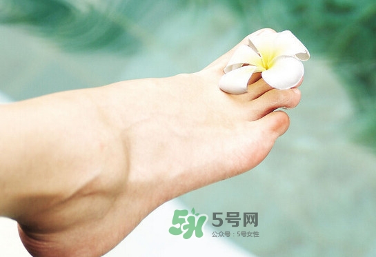 花椒水泡腳能治白發(fā)嗎？花椒水泡腳的禁忌