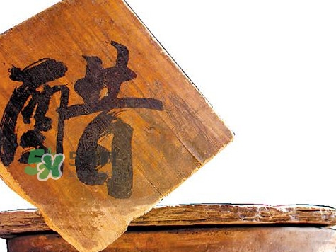 醋泡腳用白醋還是陳醋？泡腳用什么醋最好？
