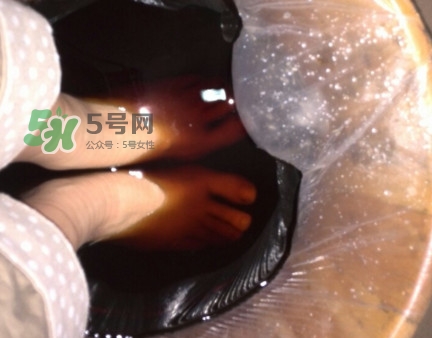 醋泡腳用白醋還是陳醋？泡腳用什么醋最好？