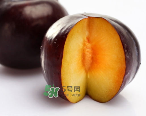 黑布李多少錢一斤？黑布李和紅布李哪個貴？
