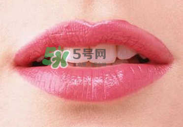 你的嘴唇為什么起泡 嘴唇上的水泡治不好嗎？