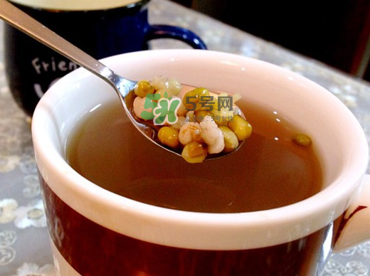 綠豆湯和牛奶能一起吃嗎？喝綠豆湯同時(shí)可以喝牛奶嗎？