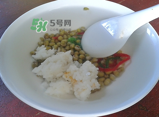 綠豆湯和牛奶能一起吃嗎？喝綠豆湯同時(shí)可以喝牛奶嗎？