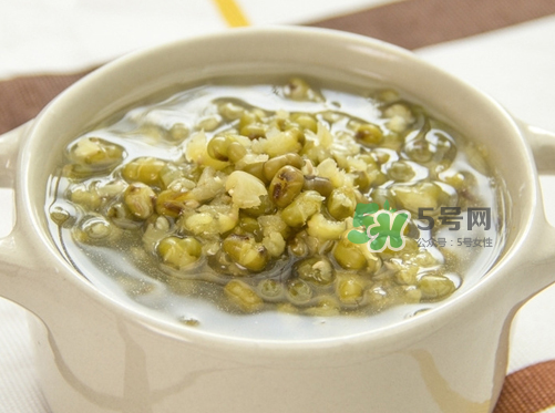喝完啤酒可以喝綠豆湯嗎？啤酒和綠豆湯能一起喝嗎？