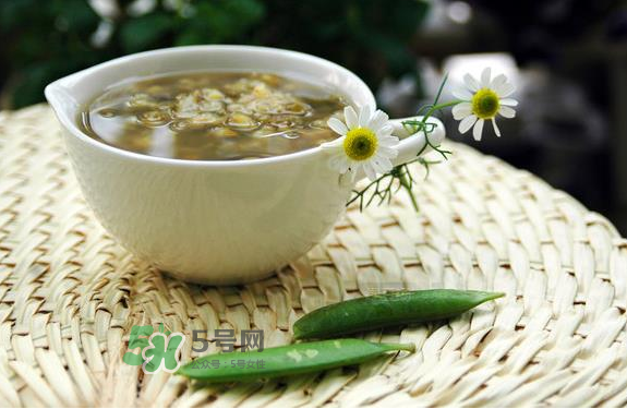 綠豆湯和西瓜可以同時(shí)吃嗎？綠豆湯可以和西瓜一起吃嗎？