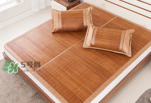 三伏天坐月子可以睡涼席嗎？夏天坐月子可以睡涼席嗎？