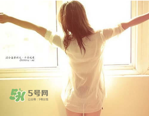 三伏天坐月子可以開窗戶嗎？夏天坐月子能開窗戶嗎？