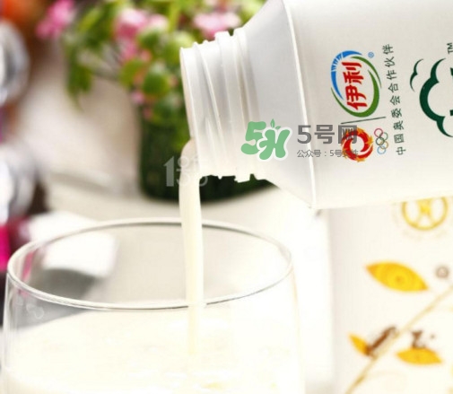  冠益乳和暢輕哪個好？冠益乳好還是暢輕好