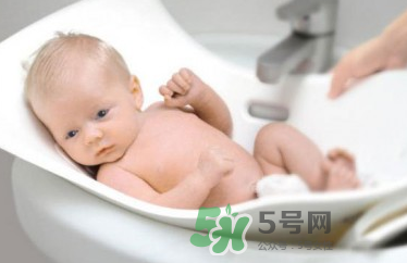 寶寶濕疹可以洗澡嗎？新生兒濕疹可以洗澡嗎？