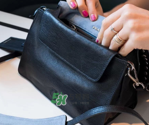 prada etiquette手袋尺寸多大？prada etiquette尺寸有幾種？