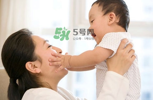 3~5個(gè)月的寶寶有多了解這個(gè)世界？寶寶睡眠習(xí)慣如何規(guī)范？