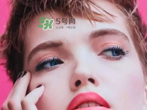 迪奧雙色夾心唇膏多少錢(qián)？dior迪奧夾心唇膏上市時(shí)間