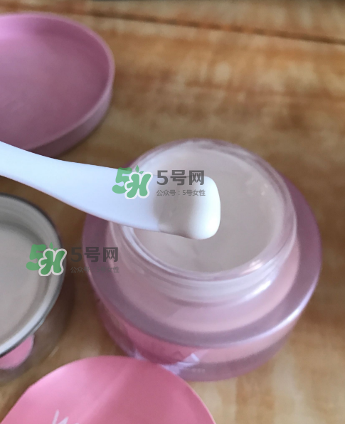 溫碧泉素顏霜好用嗎？溫碧泉素顏霜多少錢？