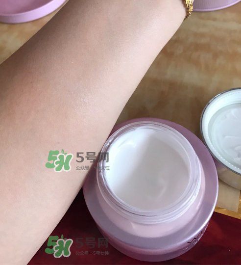 溫碧泉素顏霜好用嗎？溫碧泉素顏霜多少錢？