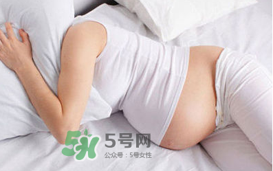 頭胎有妊娠線二胎沒(méi)有是因?yàn)閷殞毿詣e不一樣嗎？