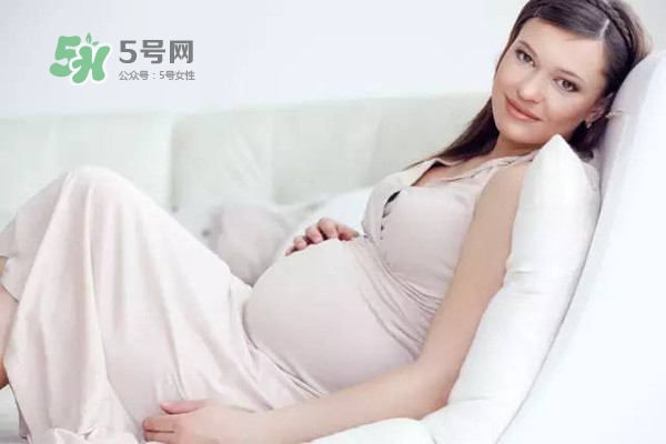 孕期肚皮癢是怎么回事？妊娠紋癢怎么辦？