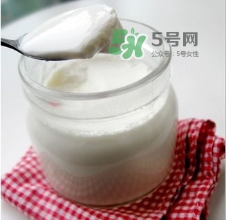 芭樂能和酸奶一起吃嗎？酸奶可以和芭樂一起吃嗎
