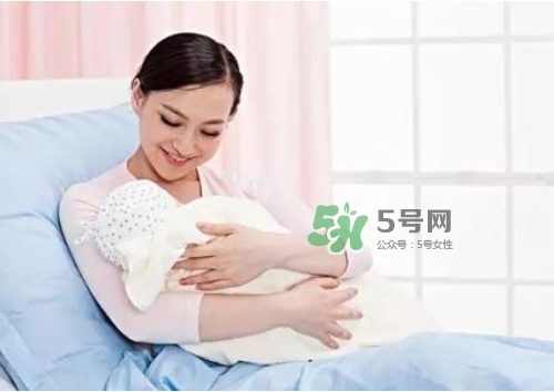 8月份坐月子穿什么衣服？八月份坐月子穿什么鞋？