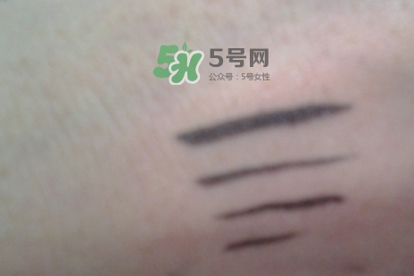 mac眼線液筆怎么用？mac魅可眼線液筆使用方法