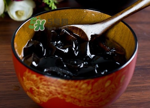 仙草凍怎么吃？仙草粉做的仙草凍怎么會(huì)有點(diǎn)苦