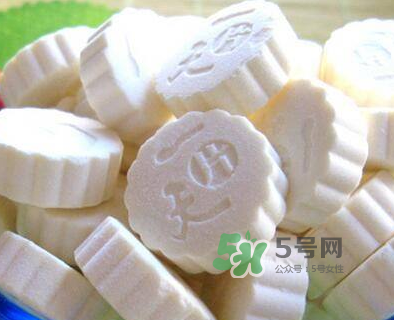 牛初乳咀嚼片是鈣片嗎？牛初乳咀嚼片和鈣片的區(qū)別