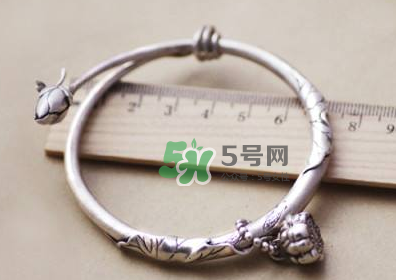銀手鐲可以用牙膏洗嗎？銀手鐲可以用什么洗？
