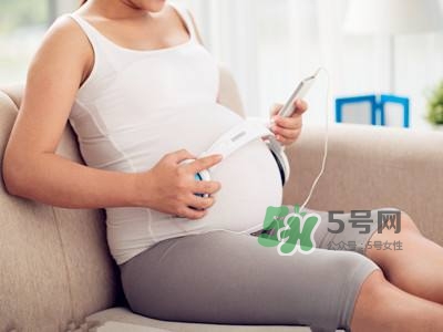 音樂胎教是媽媽聽還是放在肚子上？胎教音樂有哪些？