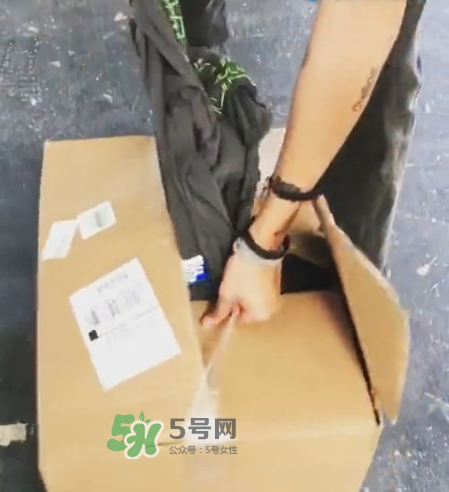 off white awge演唱會(huì)限定長(zhǎng)袖t怎么買_在哪買？