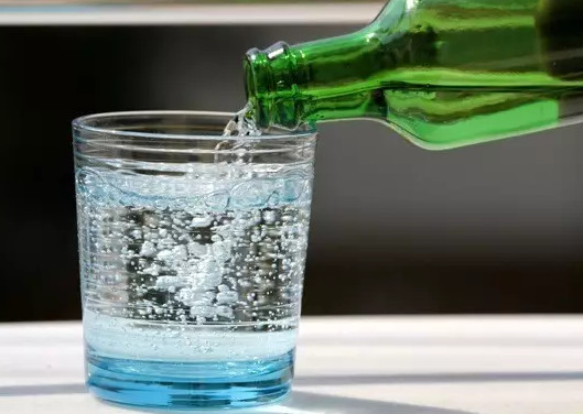 蘇打水是碳酸飲料嗎？蘇打水和碳酸飲料的區(qū)別