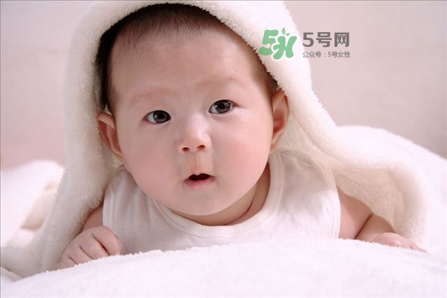 3個月寶寶每天睡覺十多個小時(shí)正常嗎
